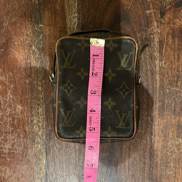 Cute tiny LV bag - Picture 7 of 9